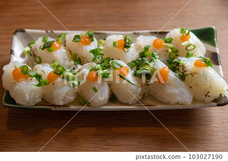 烤乾平壽司～紅葉泥和蔥柚子～ 103027190