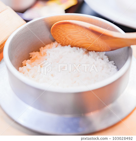 用 kamado 煮的米飯很好吃 [ 日本料理的形象 ] 103028492