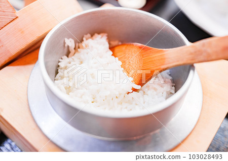 Rice cooked in a kamado is delicious [ image of Japanese food ] 103028493
