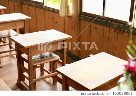 茨城縣岱子町舊上岡小學的課桌 茨城縣岱子町舊上岡小學的課桌 103029061