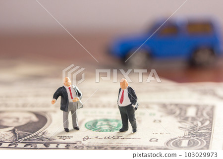 Businessman figures standing on the banknote Businessman figures standing on the banknote 103029973
