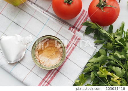 canned tuna on wooden table , canned tuna on wooden table , 103031416