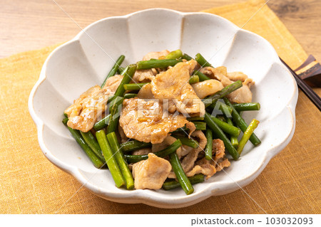 蠔炒肉絲蒜苗 蠔炒肉絲蒜苗 103032093