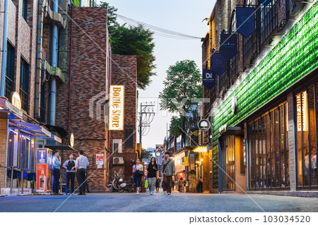 Seoul, Itaewon at dusk *partially soft focus Seoul, Itaewon at dusk *partially soft focus 103034520