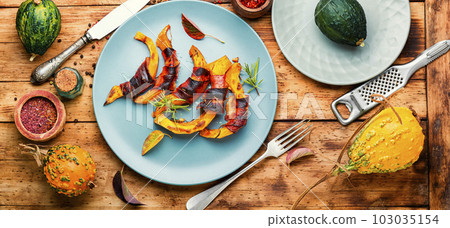 Roasted pumpkin with bacon 103035154
