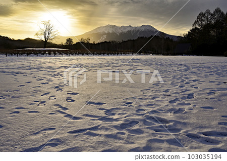 來自Kaida Kogen的Ontakayama 來自Kaida Kogen的Ontakayama 103035194