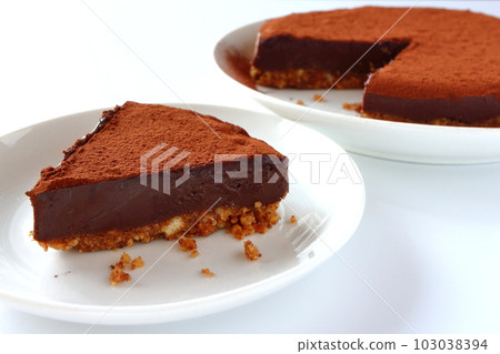 由切好的餅乾麵團製成的生巧克力餡餅 103038394