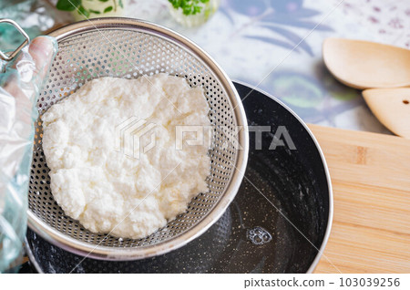 用漏勺過濾 103039256