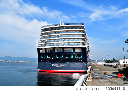Luxury cruise ship Queen Elizabeth 103041148