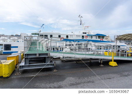 Tomarin 那霸泊港、登船區和船舶 103043067