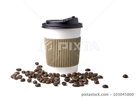 paper coffee mugs for disposable use on a white background, and coffee beans in the foreground 103045800
