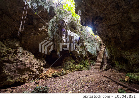 Nudokubiabu, a well-known power spot in Irabu Island, Okinawa Nudokubiabu, a well-known power spot in Irabu Island, Okinawa 103045851