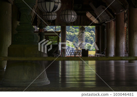 Fresh green seen from the main hall (reido) of Hasedera Temple (Hatsuse, Sakurai City, Nara Prefecture) Fresh green seen from the main hall (reido) of Hasedera Temple (Hatsuse, Sakurai City, Nara Prefecture) 103046481