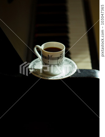 Coffe cup with musical notetion 103047365