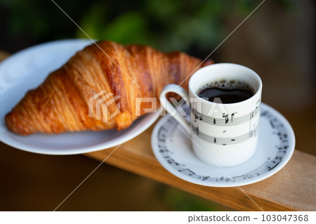 Coffee cup with croissant Coffee cup with croissant 103047368
