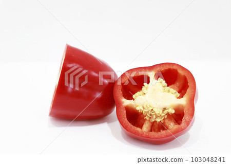 Red paprika cross section 103048241