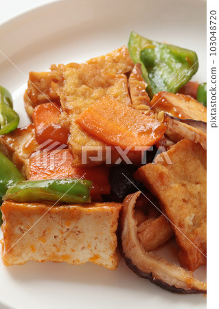 Stir-fried deep-fried tofu and carrots (home-cooked) 103048720