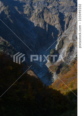 Autumn leaves of Ichino Kurasawa on Mt. Tanigawa Autumn leaves of Ichino Kurasawa on Mt. Tanigawa 103049102