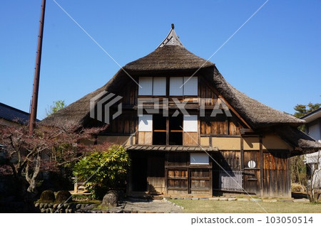 The thatched roof of Chido Museum in Tsuruoka 103050514