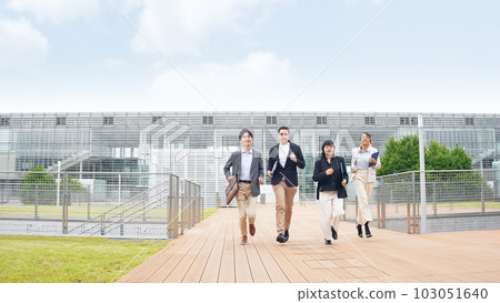 戶外跑步的跨國企業集團 戶外跑步的跨國企業集團 103051640