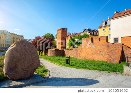 Wall and old town in Warsaw 103051692
