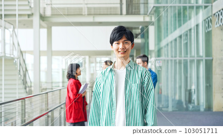 日本學生帶著微笑 103051711