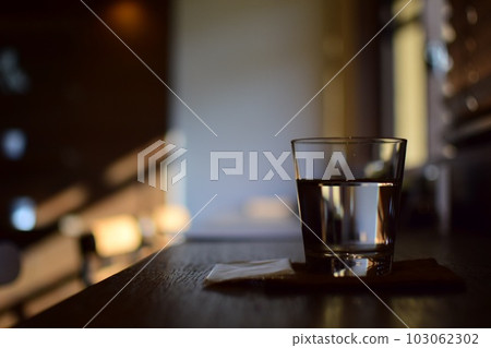 陽光和杯子 陽光和杯子 103062302