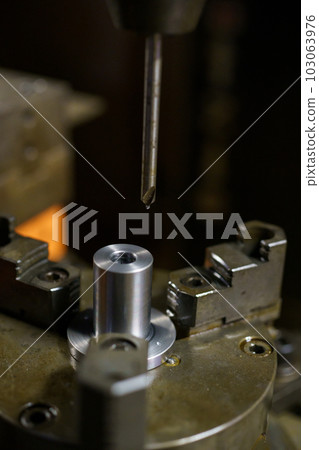 Cutting with machining center 103063976