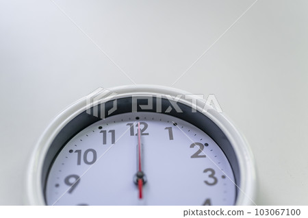 12:00 24:00 103067100