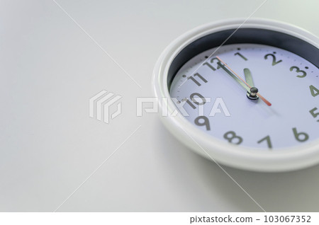 1:00 p.m. 1:00 p.m. 1:00 p.m. 1:00 p.m. 103067352