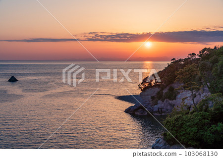 (Shizuoka Prefecture) Sunset view of Nishiizu Dogashima and Sehama Beach (Shizuoka Prefecture) Sunset view of Nishiizu Dogashima and Sehama Beach 103068130