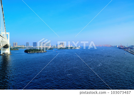 從彩虹橋看台場海濱公園的景色 從彩虹橋看台場海濱公園的景色 103073487
