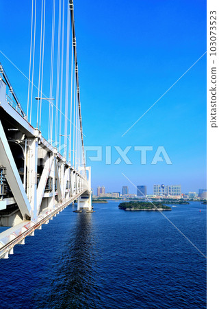 從彩虹橋看台場海濱公園的景色 從彩虹橋看台場海濱公園的景色 103073523