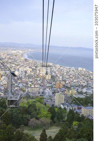 乘坐纜車欣賞函館山索道美景 乘坐纜車欣賞函館山索道美景 103075947