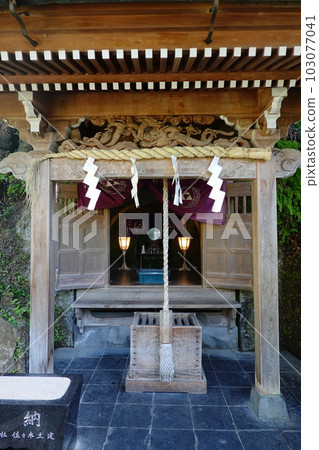 Zeniarai Benzaiten Ugafuku Shrine　 103077041