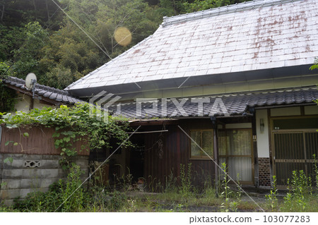 日本岡山縣三崎鎮一座古老而美麗的建築 103077283