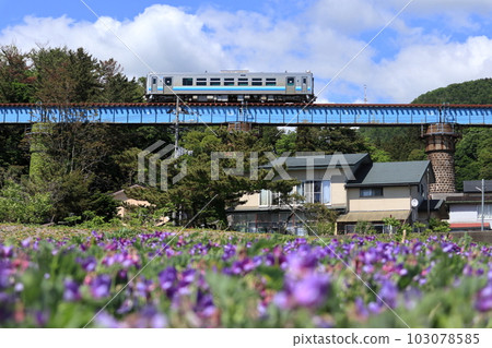 五能線普通列車經過 2 號小入川橋 103078585