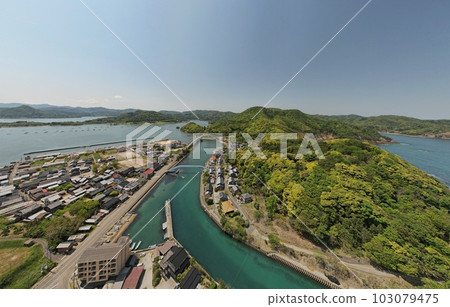 連接日本海和久美濱灣的山陰海岸國定公園大向海航道無人機航拍 連接日本海和久美濱灣的山陰海岸國定公園大向海航道無人機航拍 103079475