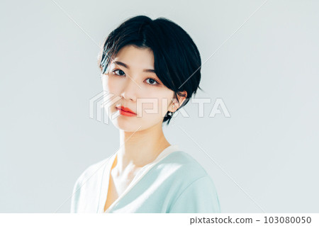 年輕女性的美麗 年輕女性的美麗 103080050