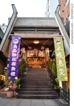 Karasumori Shrine in the evening, Tokyo 103080122