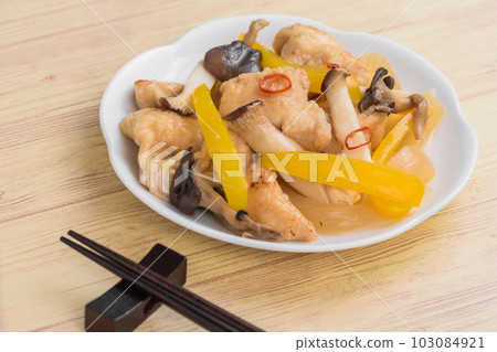 醃製雞肉和蔬菜 醃製雞肉和蔬菜 103084921