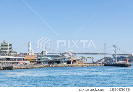 山口縣下關市人氣觀光勝地唐戶市場、家門碼頭、關門橋一帶 103085076