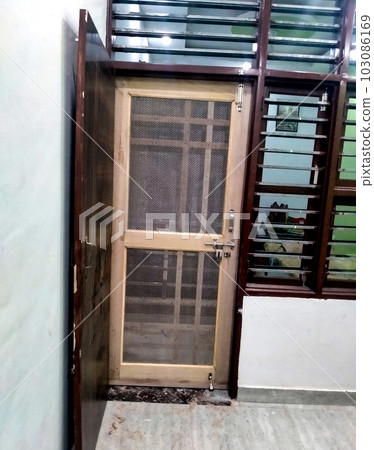 Beautiful apartment, interior, wooden doors open 103086169