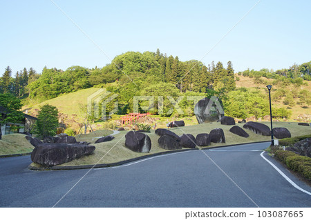 Habata Onsen Hotel garden walk (spring, May) 103087665