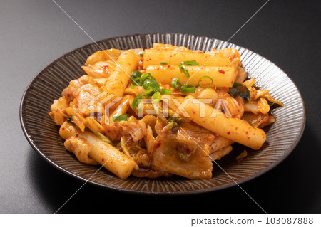 pork kimchi tteokbokki 103087888