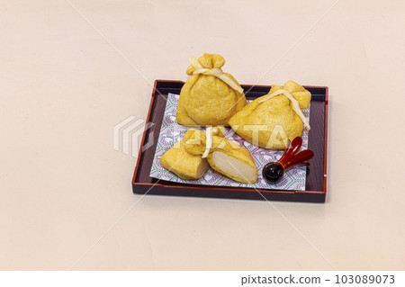 Mochi's purse string 103089073