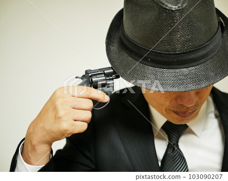 拿槍指著頭的男人 103090207