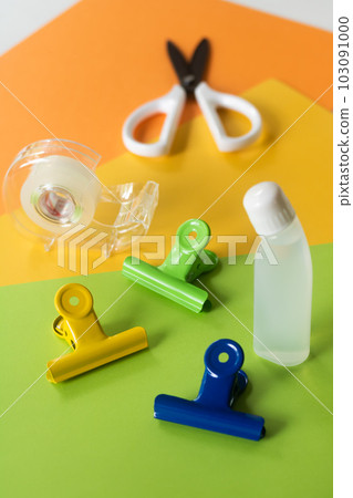 colored paper and tools 103091000