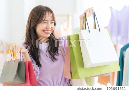 young woman shopping in a store 103091831