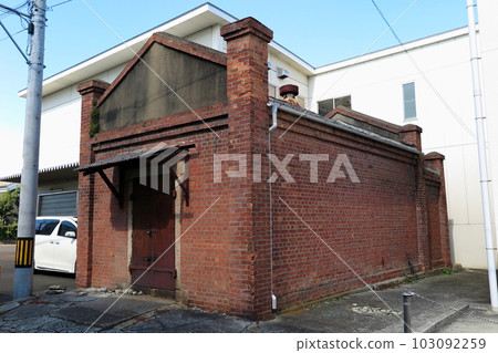 我在Aboshi的拐角處看到的一個舊磚倉庫 103092259